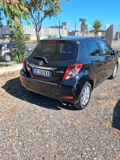 Toyota Yaris 1.D-4D 5 porte Active (9)