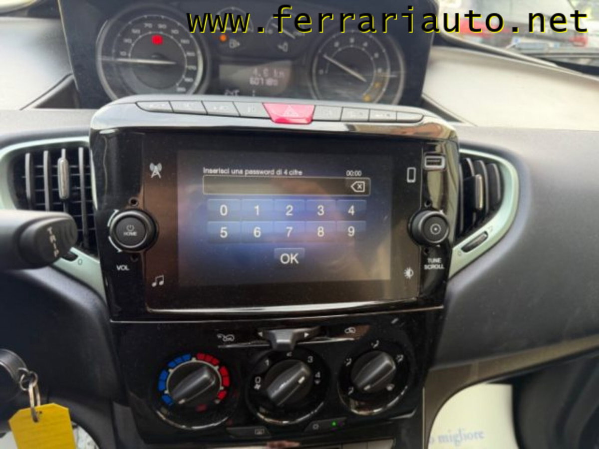 Lancia Ypsilon 1.0 FireFly 5 porte S&S Hybrid Gold Plus (11)