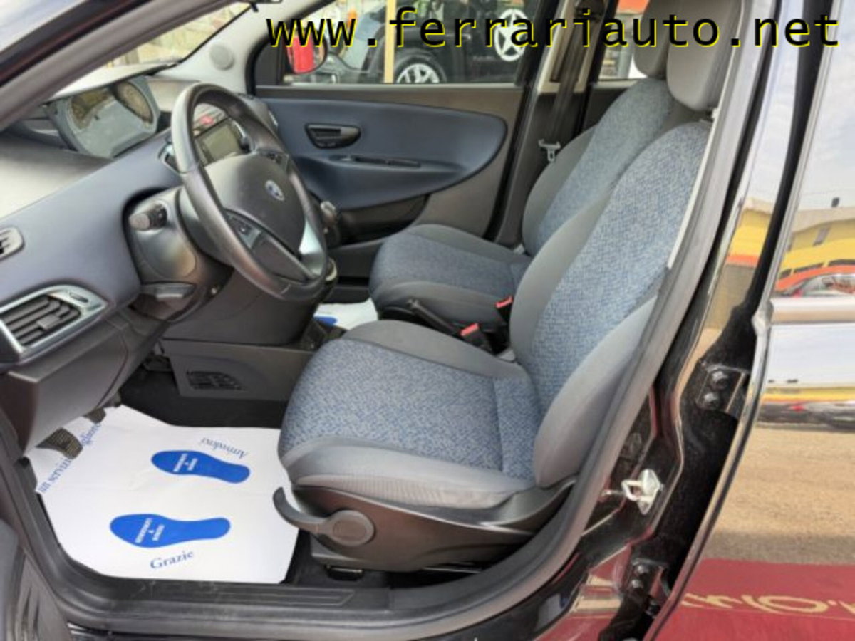 Lancia Ypsilon 1.0 FireFly 5 porte S&S Hybrid Gold Plus (7)