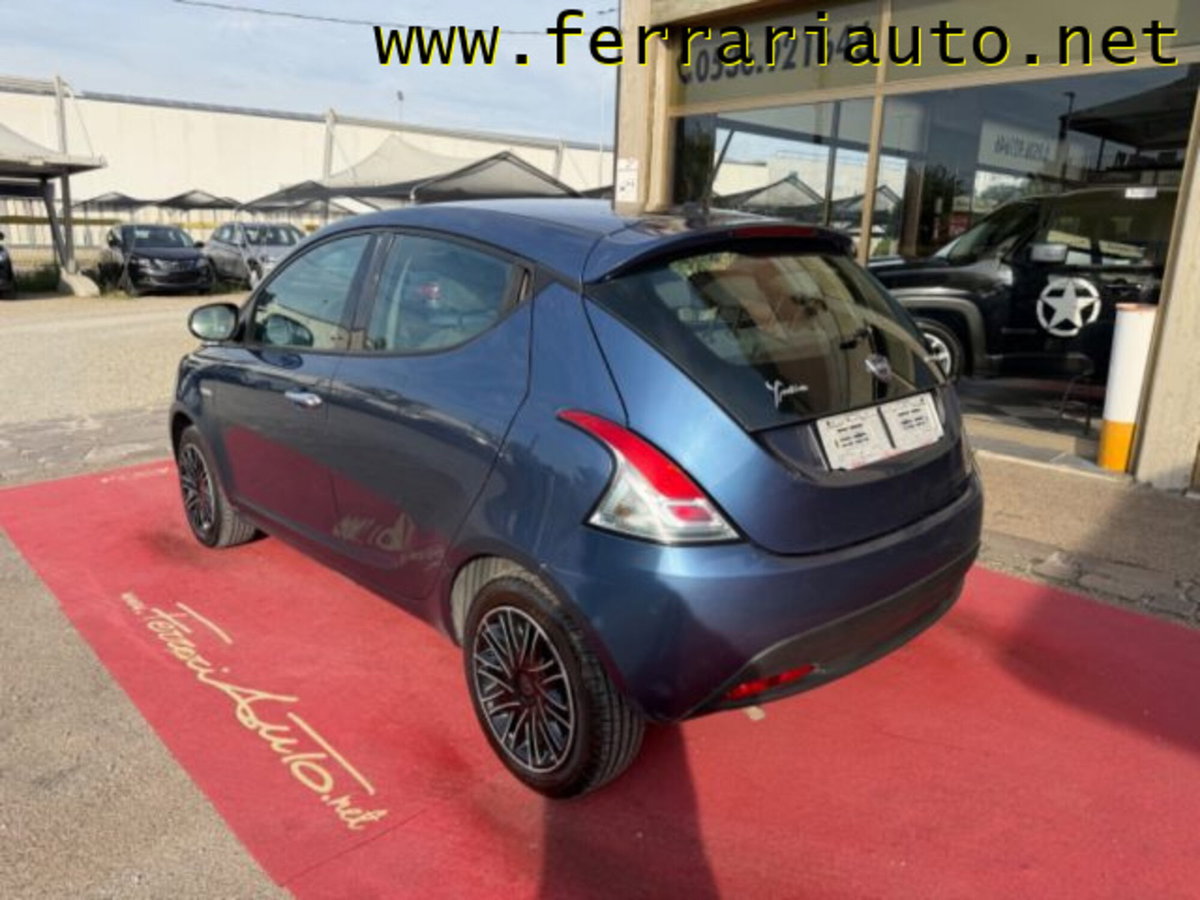 Lancia Ypsilon 1.0 FireFly 5 porte S&S Hybrid Silver Plus (4)