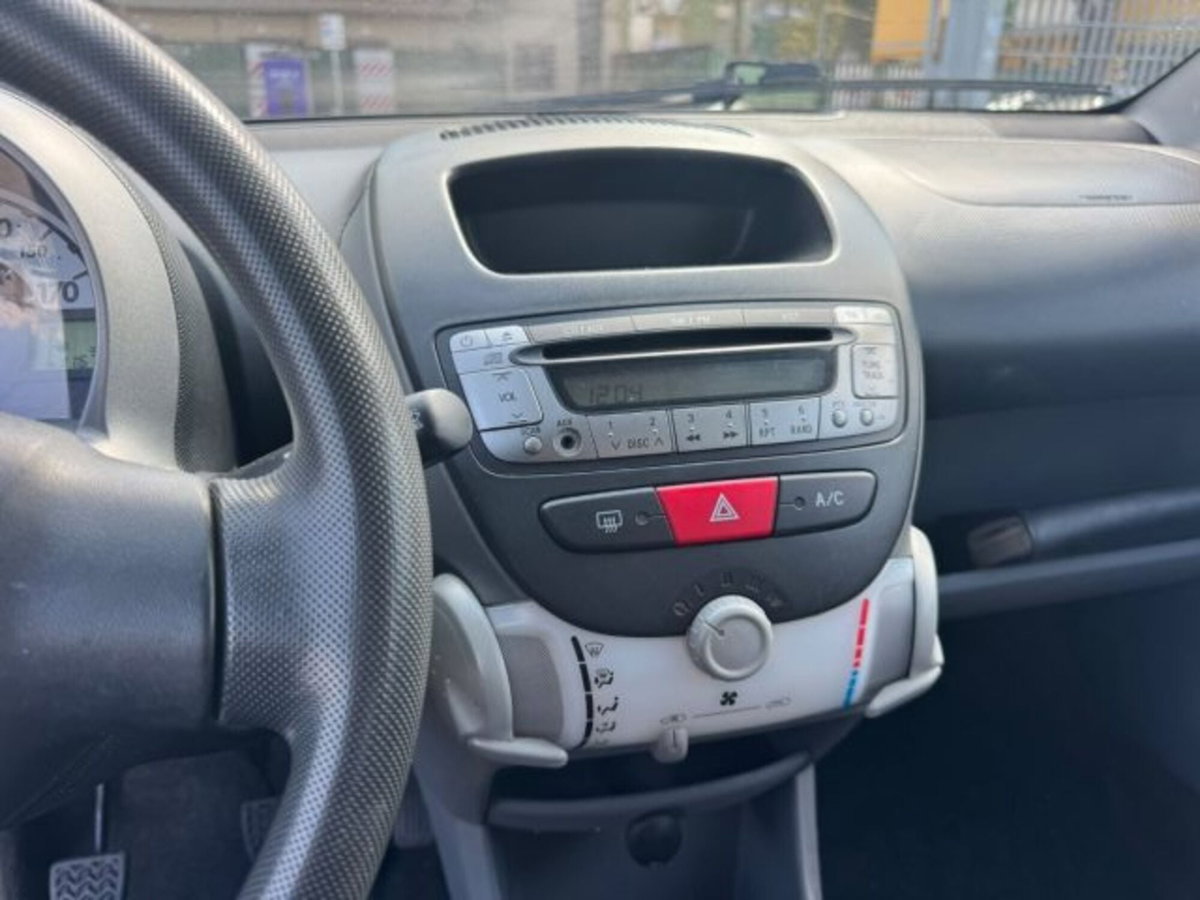 Toyota Aygo 1.0 12V VVT-i 5 porte Sol (13)