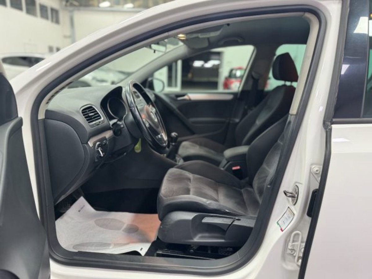 Volkswagen Golf 1.6 TDI DPF 5p. Highline (11)
