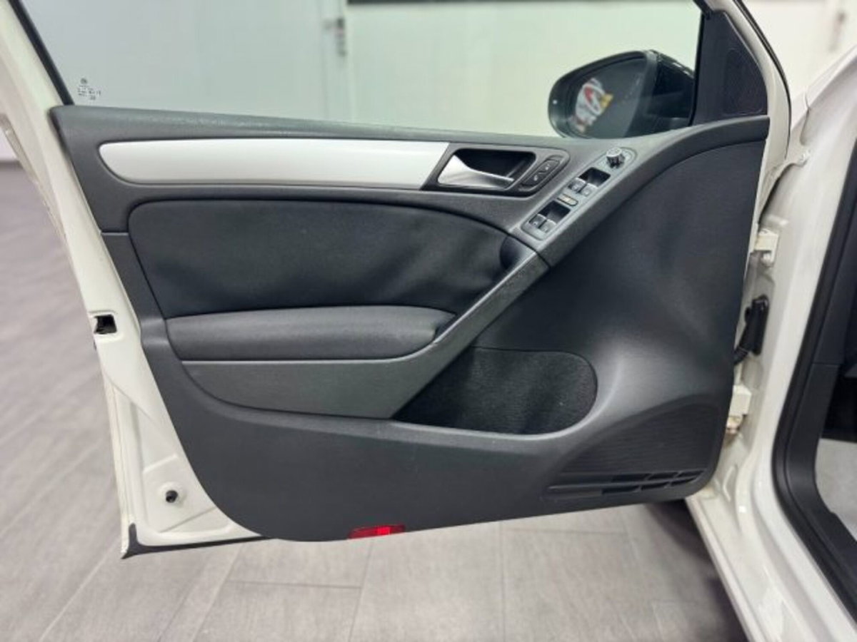 Volkswagen Golf 1.6 TDI DPF 5p. Highline (13)