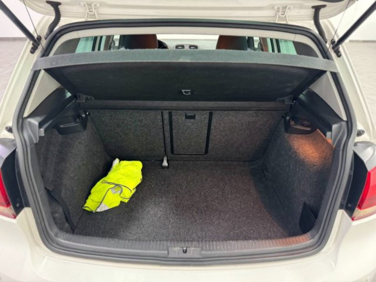 Volkswagen Golf 1.6 TDI DPF 5p. Highline (17)