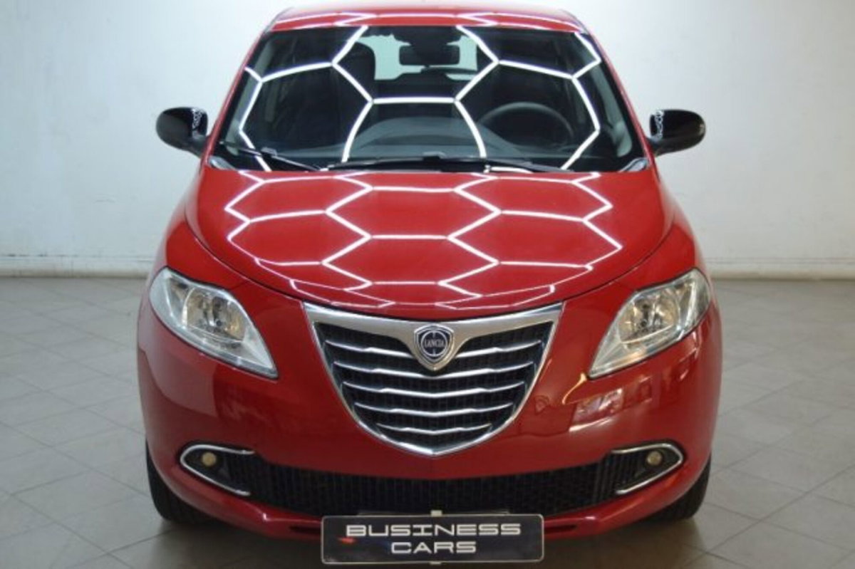 Lancia Ypsilon 0.9 TwinAir 85 CV 5 porte Metano Ecochic Elle