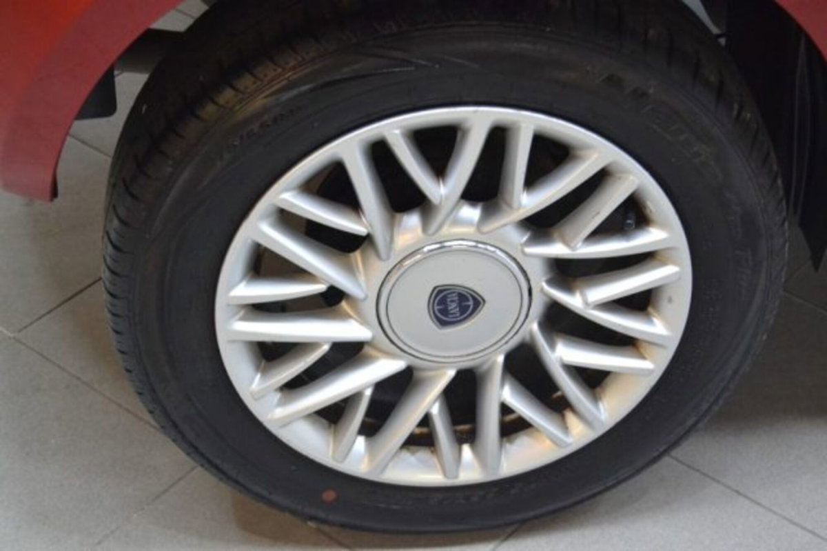 Lancia Ypsilon 0.9 TwinAir 85 CV 5 porte Metano Ecochic Elle (4)