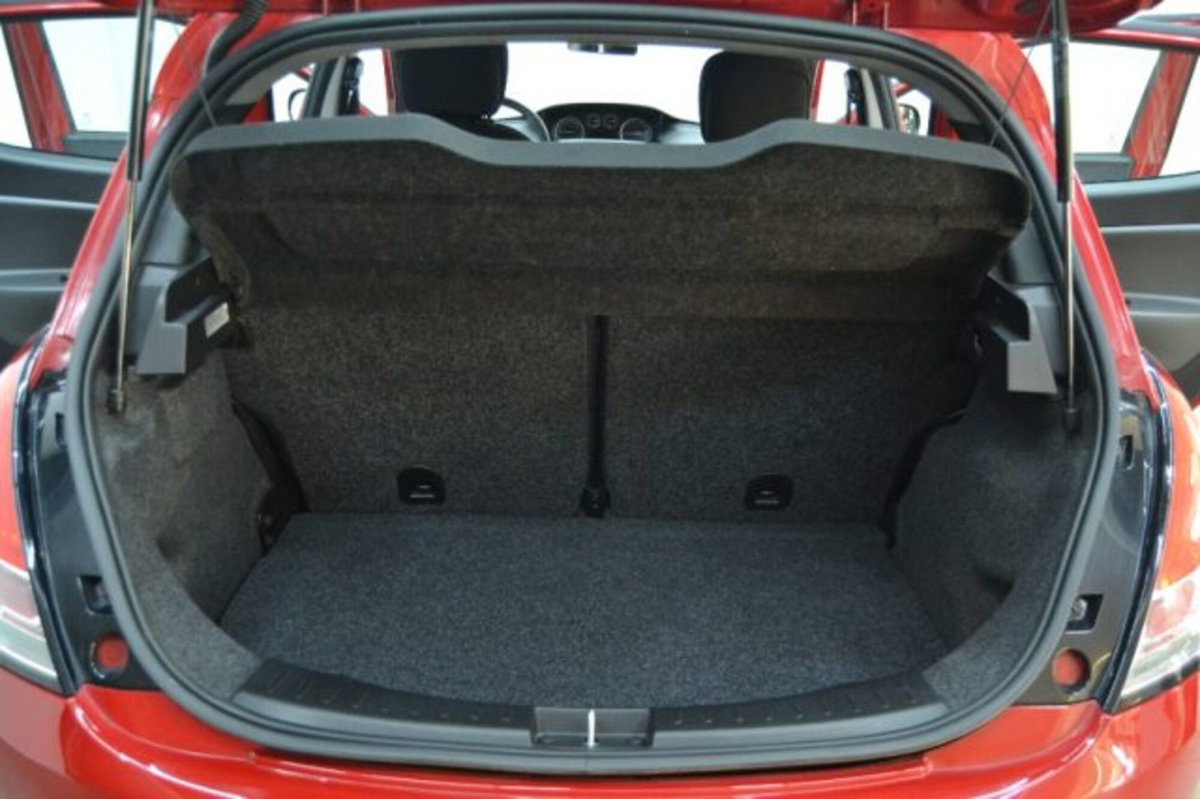 Lancia Ypsilon 0.9 TwinAir 85 CV 5 porte Metano Ecochic Elle (5)