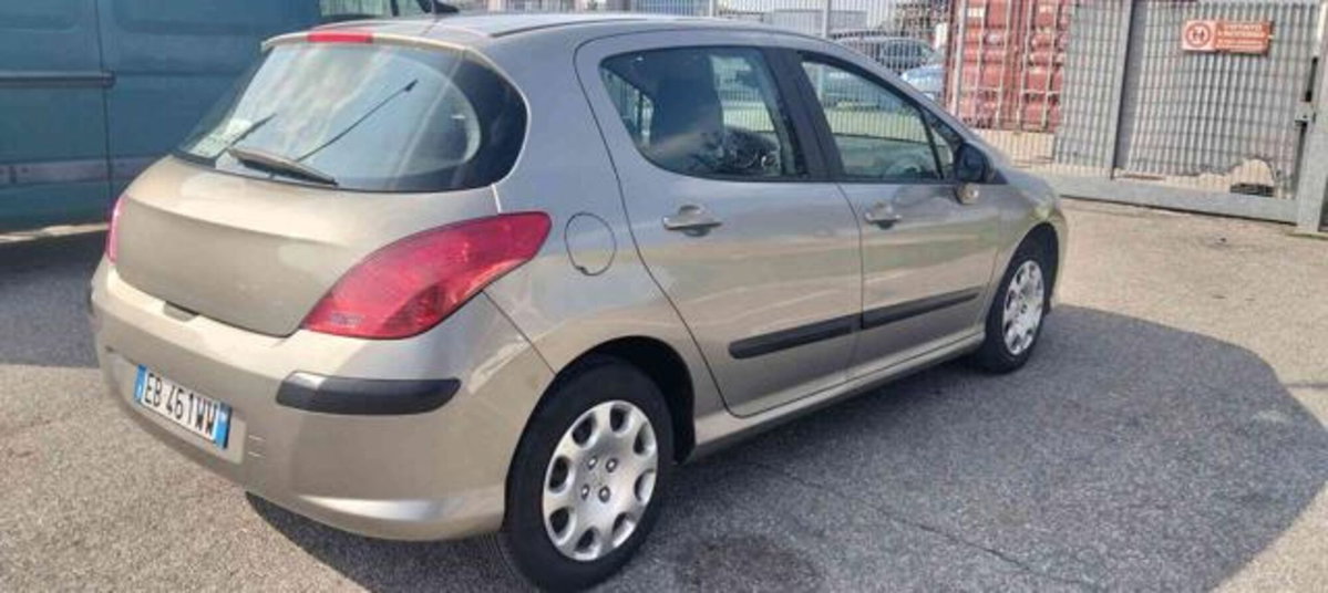 Peugeot 308 1.6 8V HDi 112CV cambio robotizzato 5p. Tecno (3)