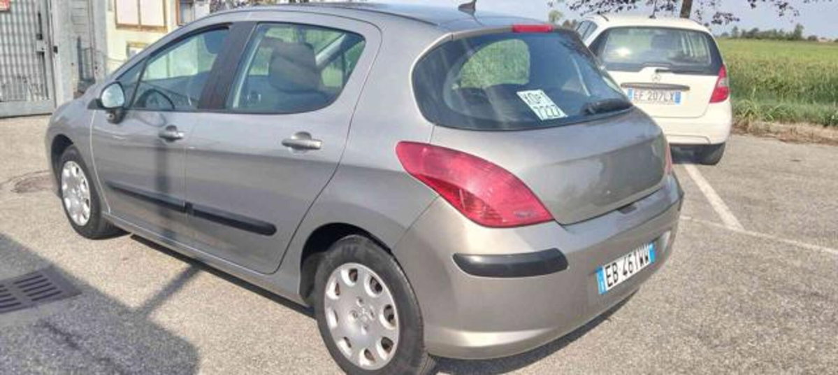 Peugeot 308 1.6 8V HDi 112CV cambio robotizzato 5p. Tecno (4)