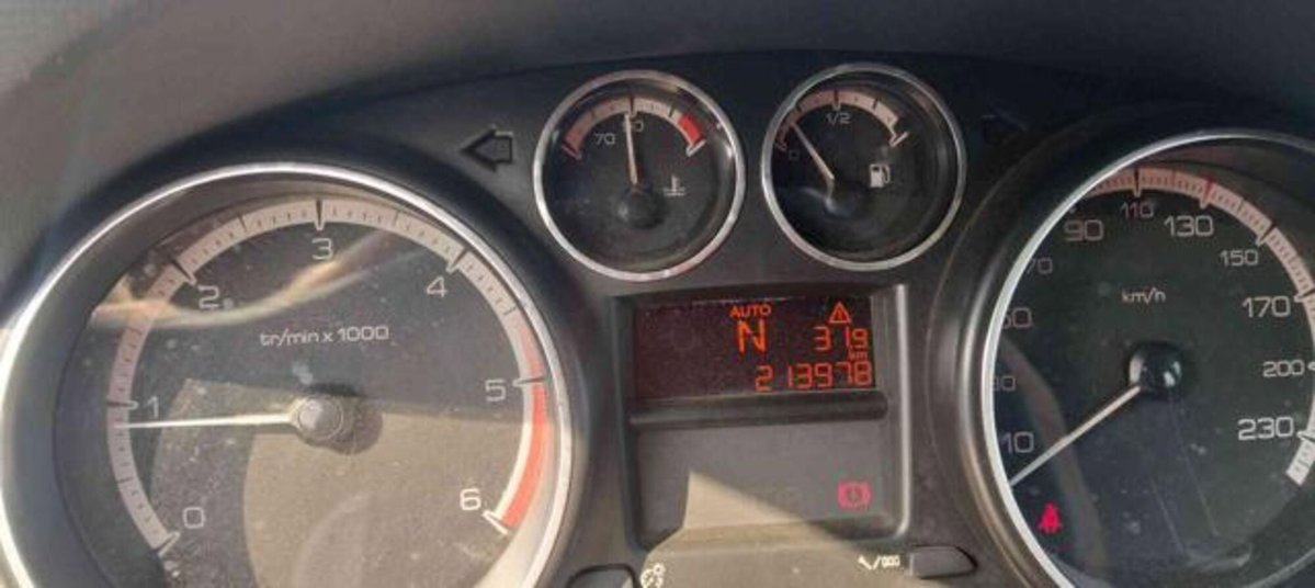 Peugeot 308 1.6 8V HDi 112CV cambio robotizzato 5p. Tecno (5)