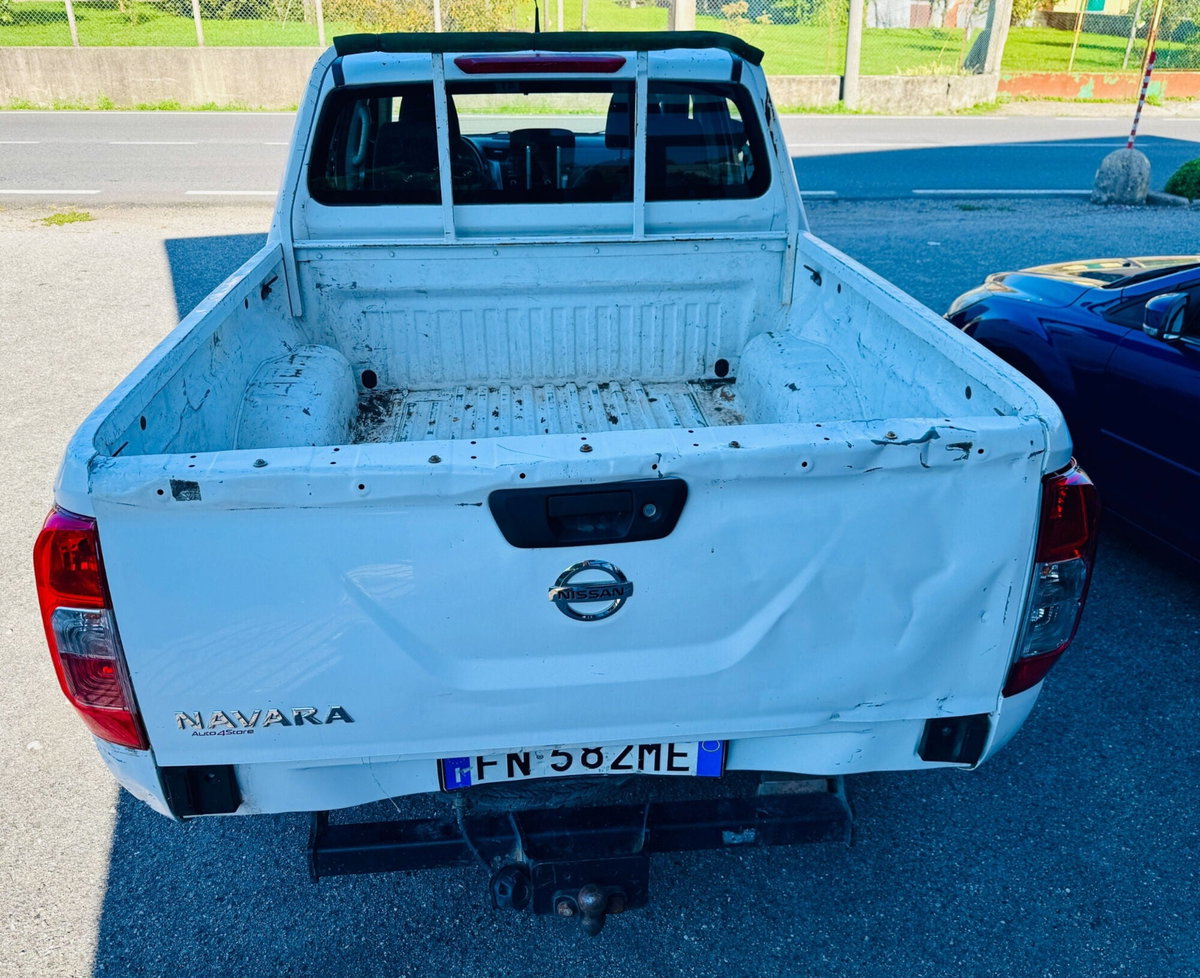 Nissan Navara 2.3 dCi 4WD Double Cab N-Connecta (11)
