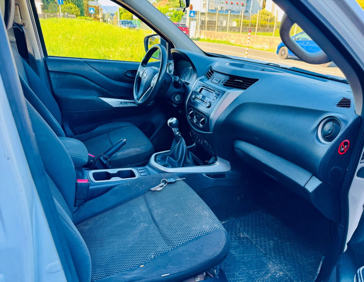 Nissan Navara 2.3 dCi 4WD Double Cab N-Connecta (17)