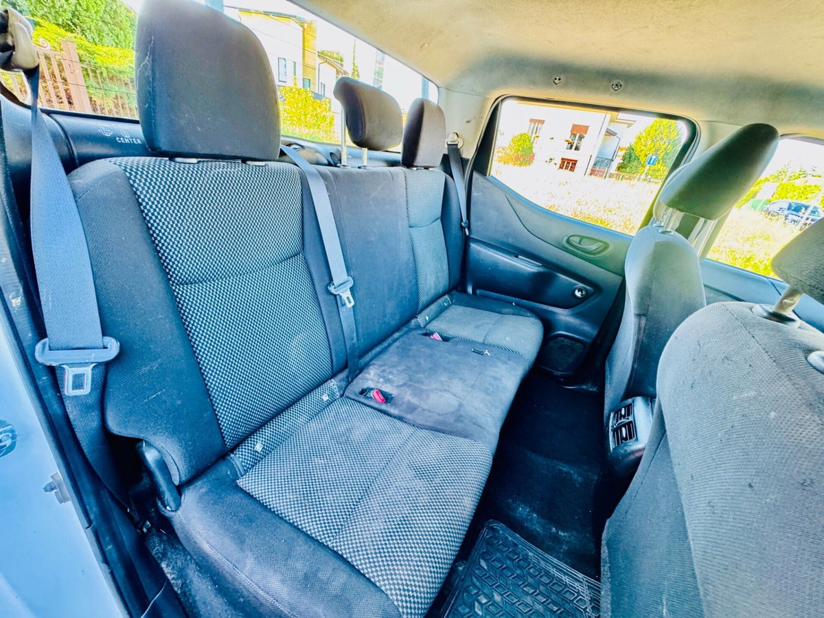 Nissan Navara 2.3 dCi 4WD Double Cab N-Connecta (18)