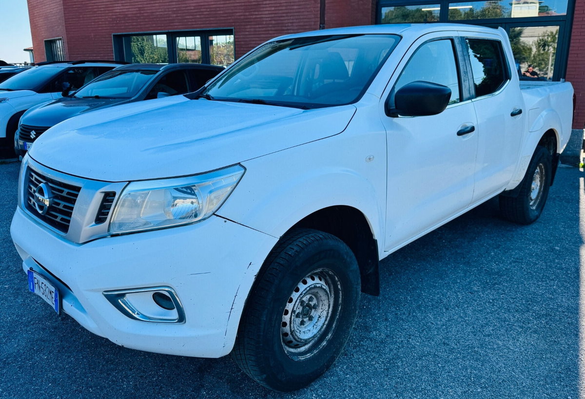 Nissan Navara 2.3 dCi 4WD Double Cab N-Connecta (2)