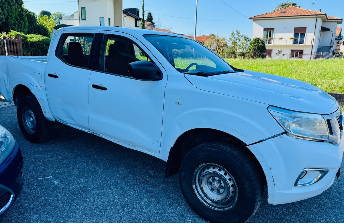 Nissan Navara 2.3 dCi 4WD Double Cab N-Connecta (5)