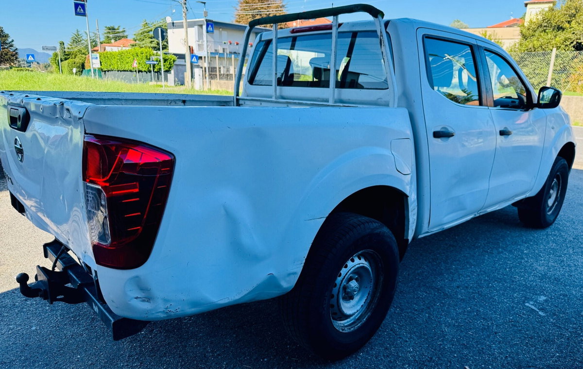 Nissan Navara 2.3 dCi 4WD Double Cab N-Connecta (8)