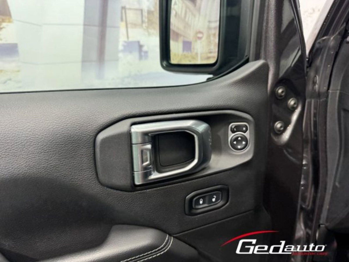 Jeep Wrangler Unlimited 2.2 Mjt II Sahara (14)