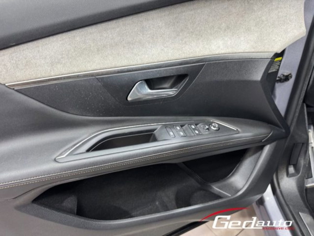 Peugeot 3008 BlueHDi 130 S&S EAT8 GT (12)