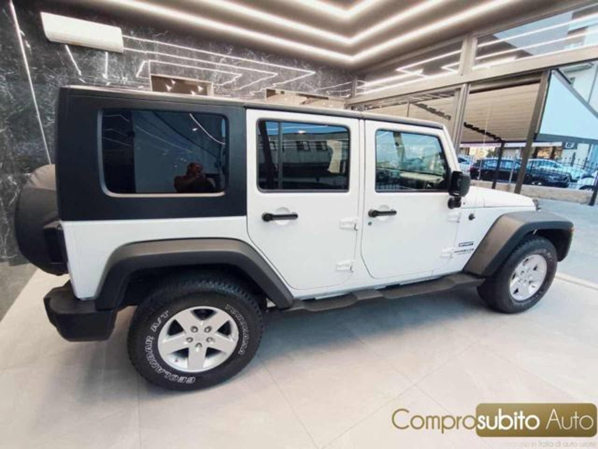 Jeep Wrangler 2.8 CRD DPF Rubicon Auto (5)