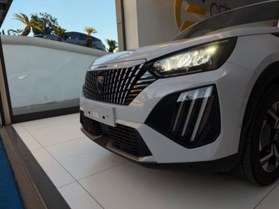 Peugeot 2008 PureTech 100 S&S Allure (12)