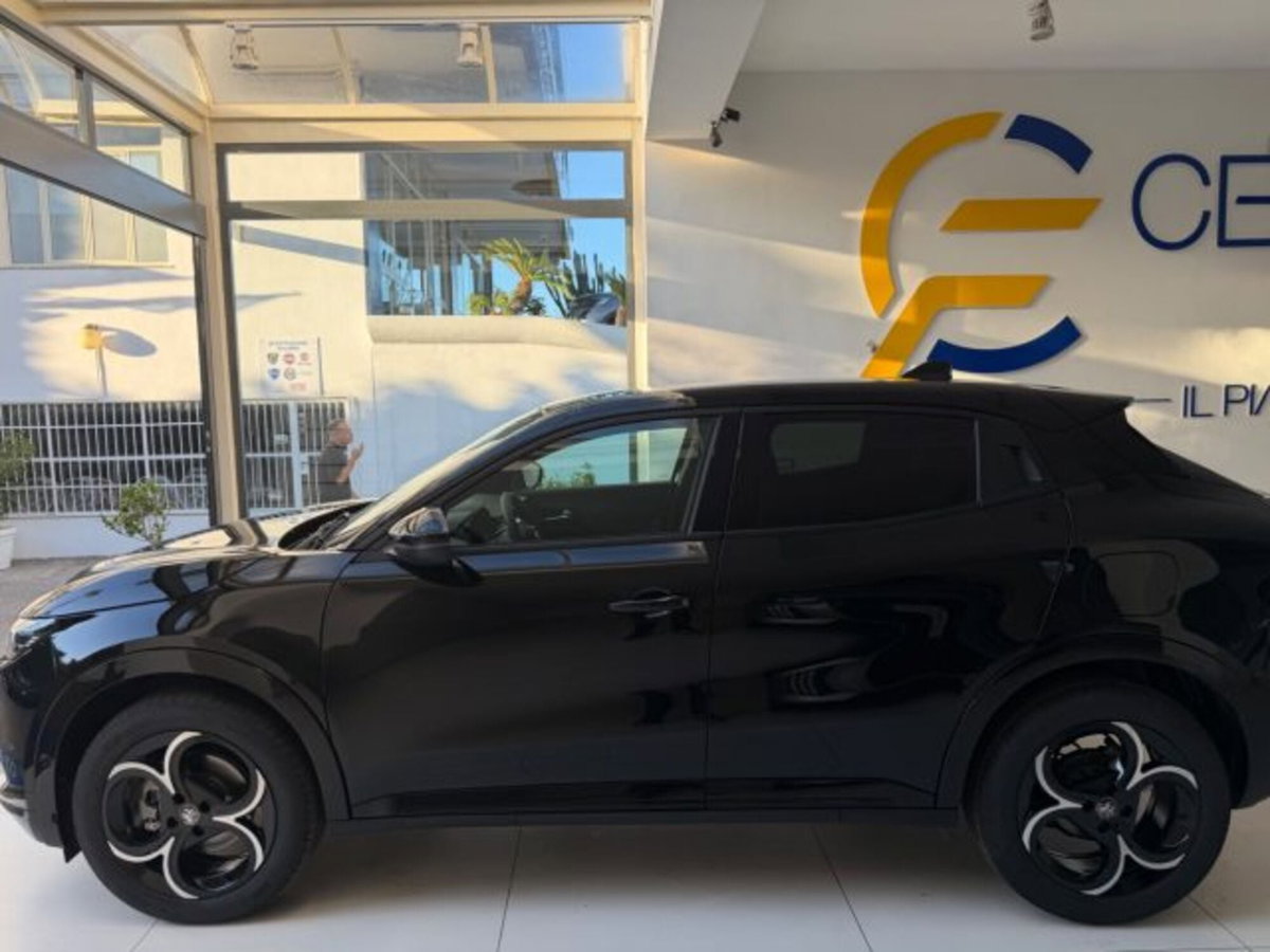Alfa Romeo Junior 1.2 ibrida Ti 145cv edct6 (10)