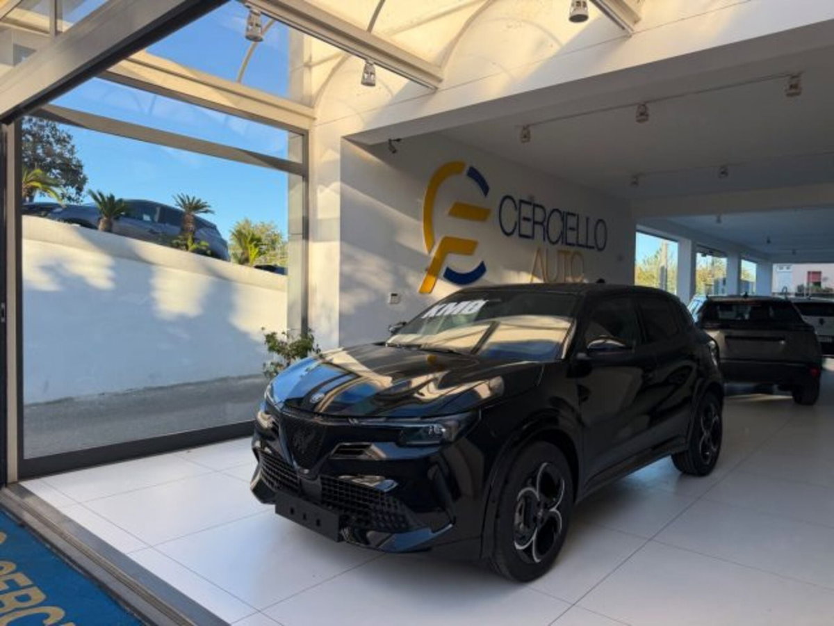 Alfa Romeo Junior 1.2 ibrida Ti 145cv edct6 (2)