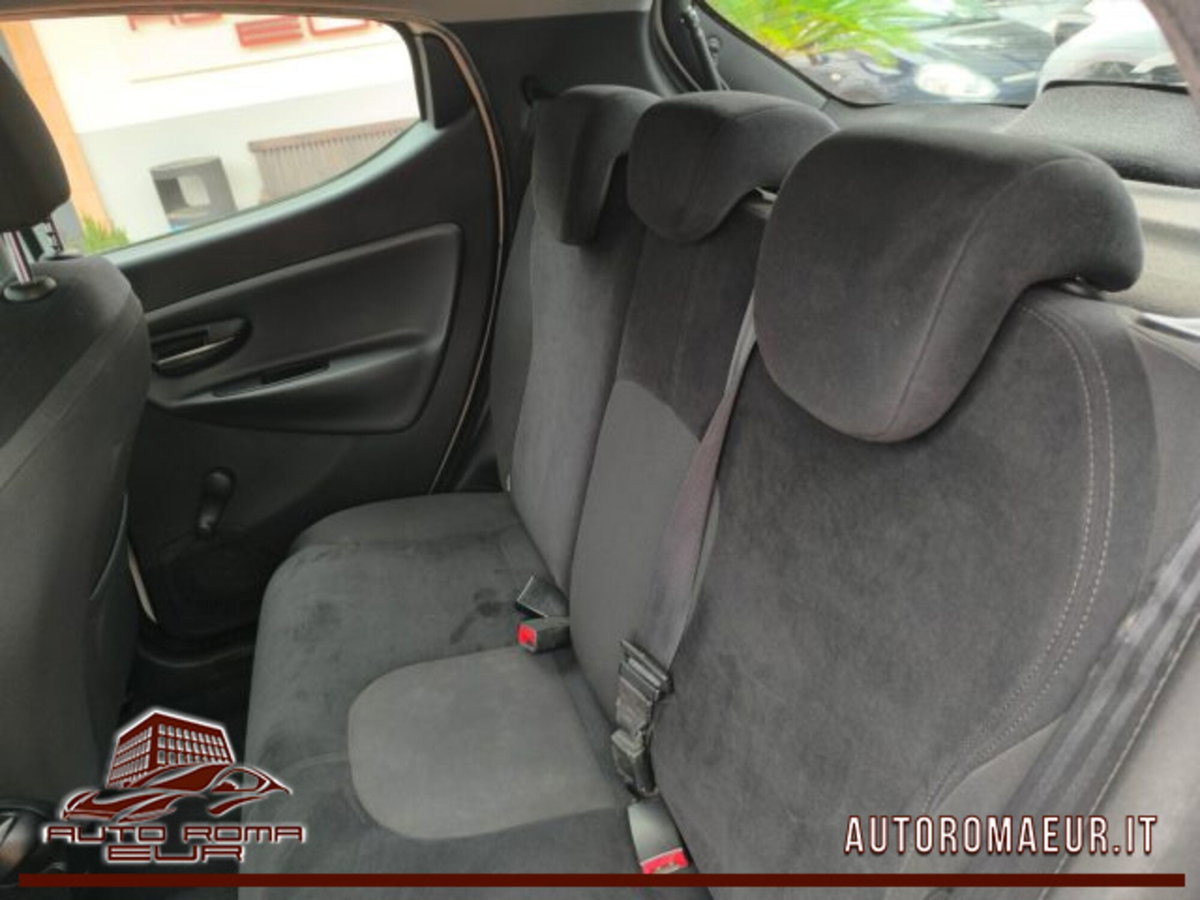 Lancia Ypsilon 1.2 69 CV 5 porte Silver (11)