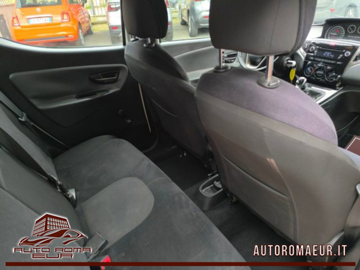 Lancia Ypsilon 1.2 69 CV 5 porte Silver (13)