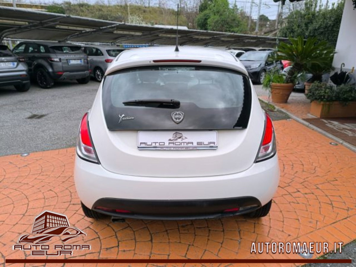 Lancia Ypsilon 1.2 69 CV 5 porte Silver (4)
