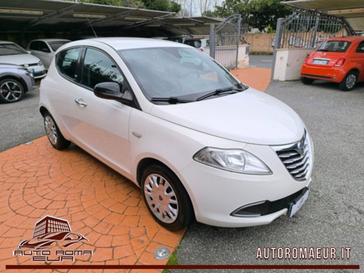Lancia Ypsilon 1.2 69 CV 5 porte Silver (7)
