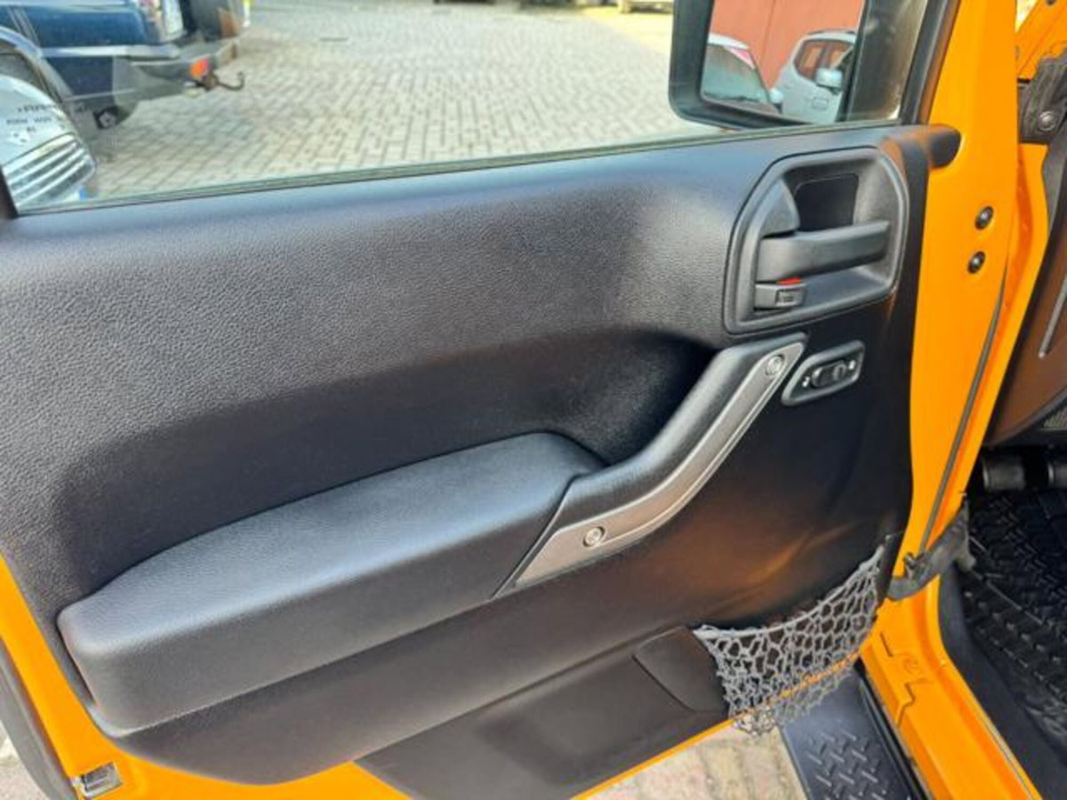 Jeep Wrangler 2.8 CRD DPF Mountain Auto (20)