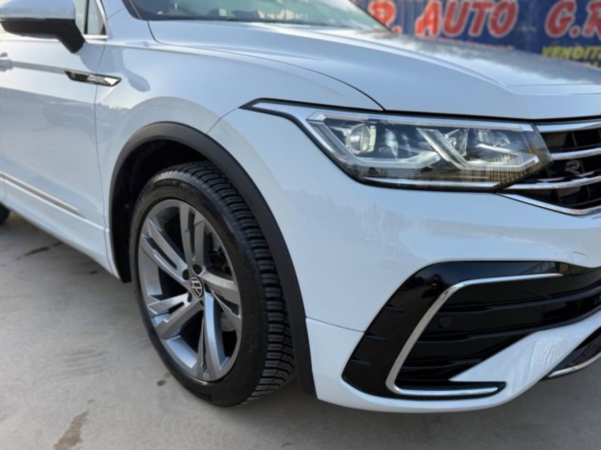 Volkswagen Tiguan 2.0 tdi R-Line 150cv dsg (11)