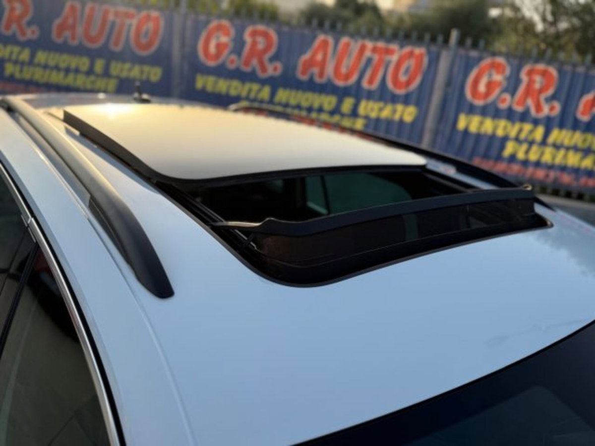 Volkswagen Tiguan 2.0 tdi R-Line 150cv dsg (12)