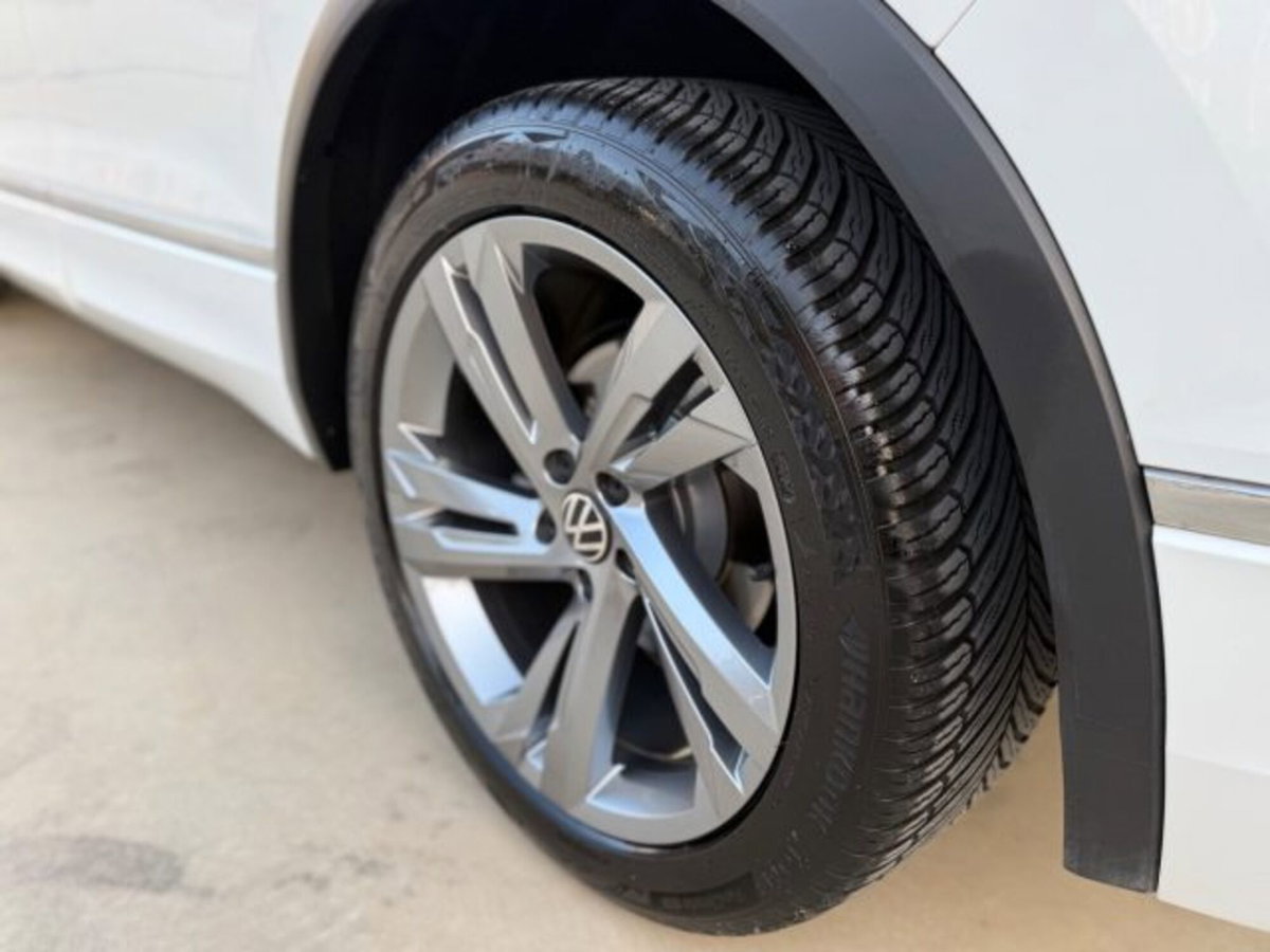 Volkswagen Tiguan 2.0 tdi R-Line 150cv dsg (15)