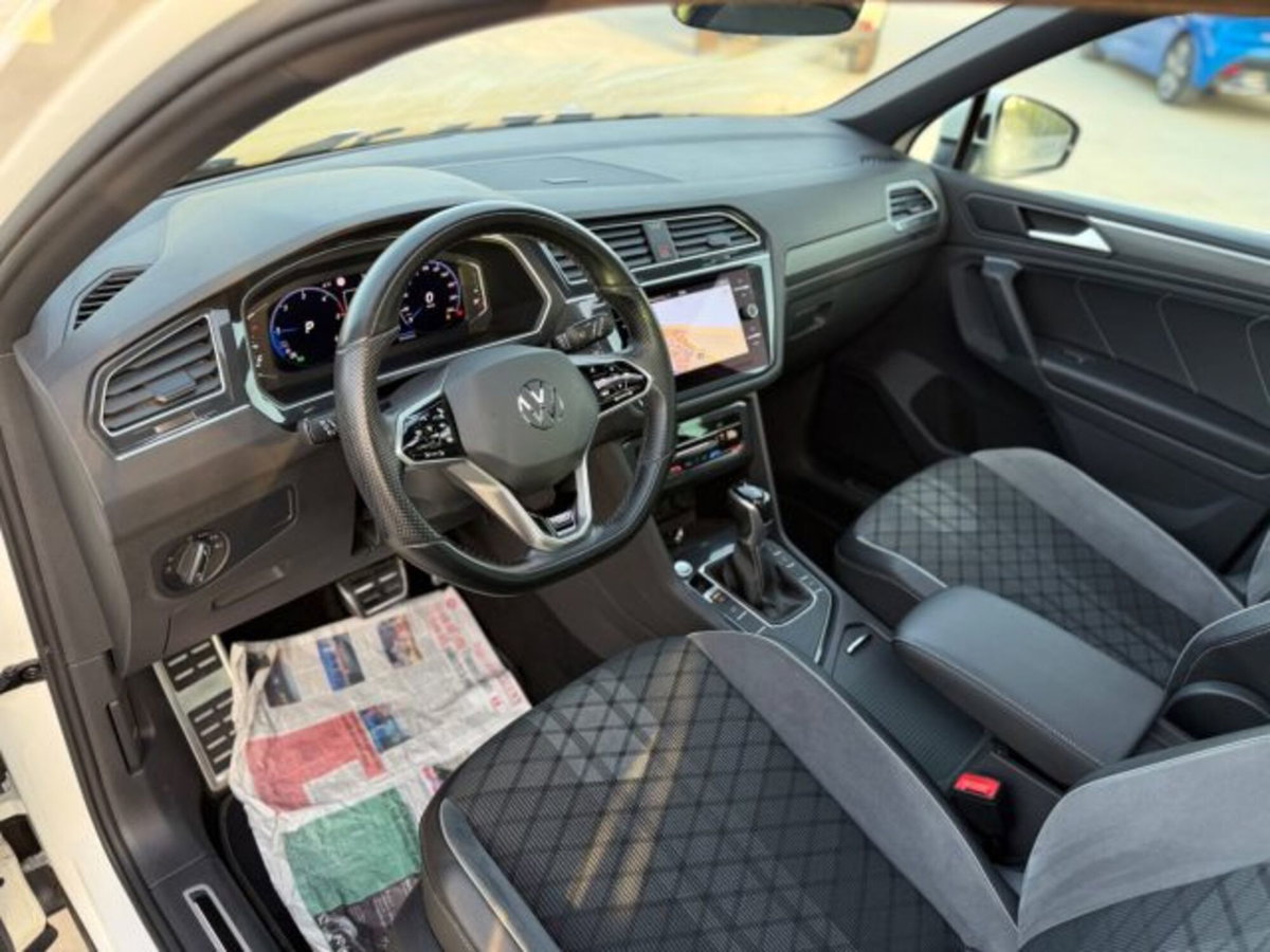 Volkswagen Tiguan 2.0 tdi R-Line 150cv dsg (17)