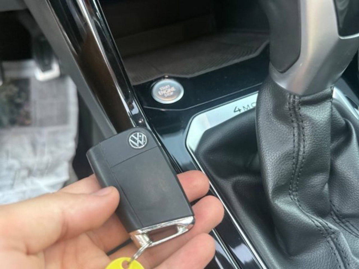Volkswagen T-Roc 2.0 tdi R-Line 4motion 150cv dsg (19)