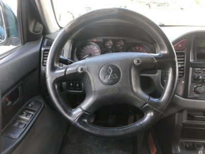 Mitsubishi Pajero 3.2 16V DI-D 5p. GLX (13)