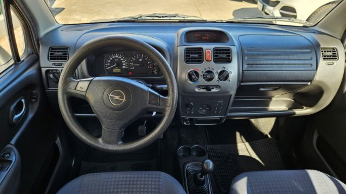 Opel Agila 1.2 16V Club (10)