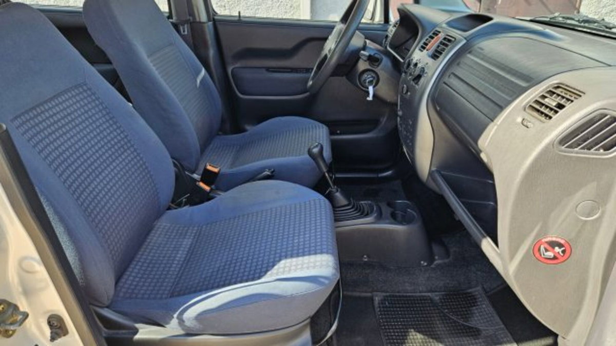 Opel Agila 1.2 16V Club (12)