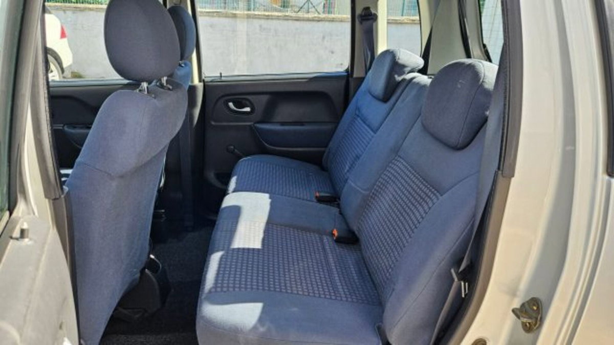 Opel Agila 1.2 16V Club (8)