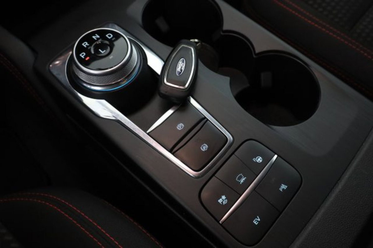 Ford Kuga 2.5 Plug In Hybrid 225 CV CVT 2WD ST-Line (14)