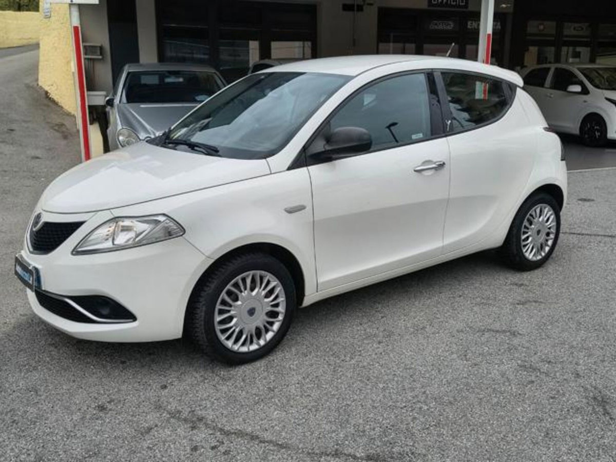Lancia Ypsilon 1.2 69 CV 5 porte Silver