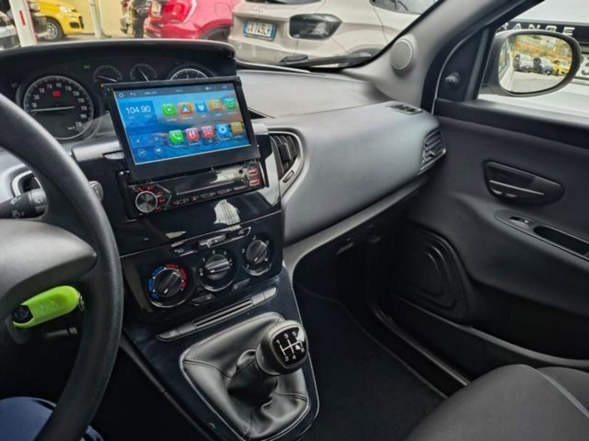 Lancia Ypsilon 1.2 69 CV 5 porte Silver (11)