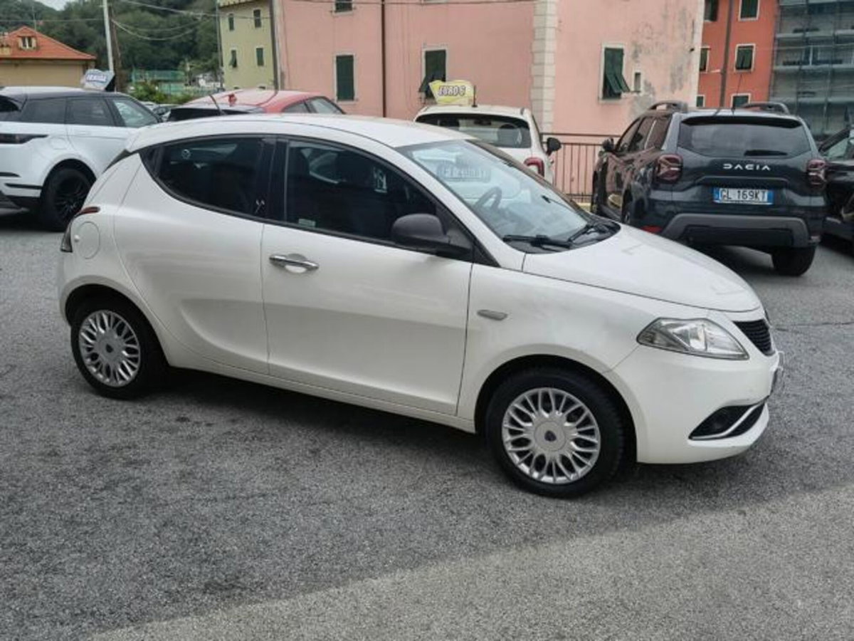 Lancia Ypsilon 1.2 69 CV 5 porte Silver (15)