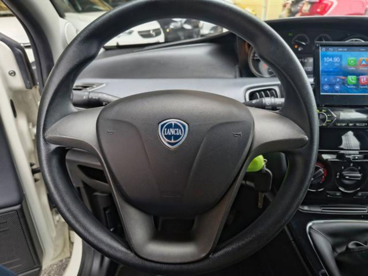 Lancia Ypsilon 1.2 69 CV 5 porte Silver (19)