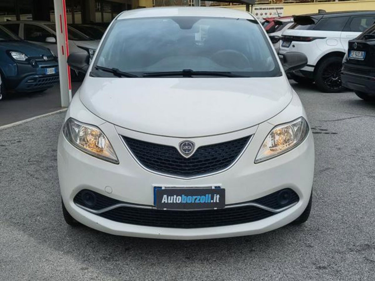 Lancia Ypsilon 1.2 69 CV 5 porte Silver (2)