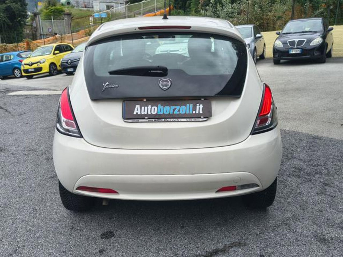 Lancia Ypsilon 1.2 69 CV 5 porte Silver (5)