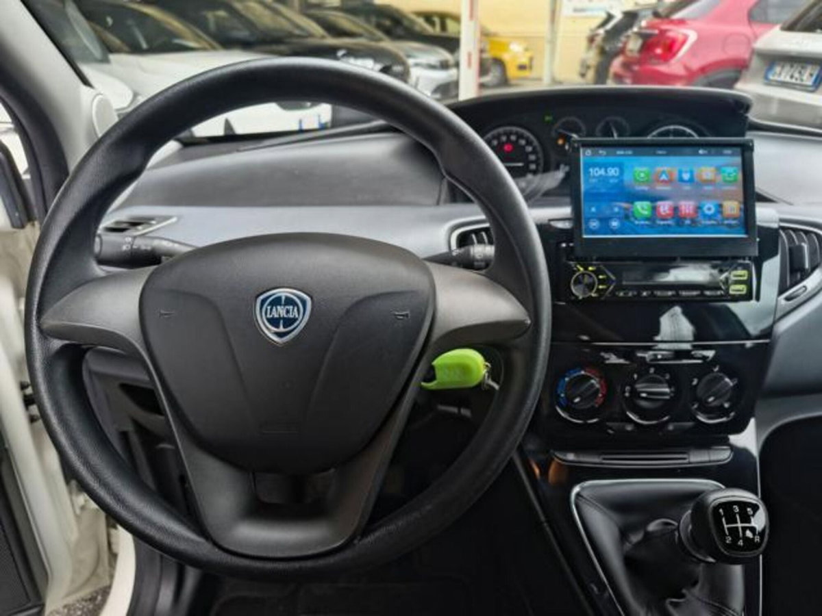 Lancia Ypsilon 1.2 69 CV 5 porte Silver (7)