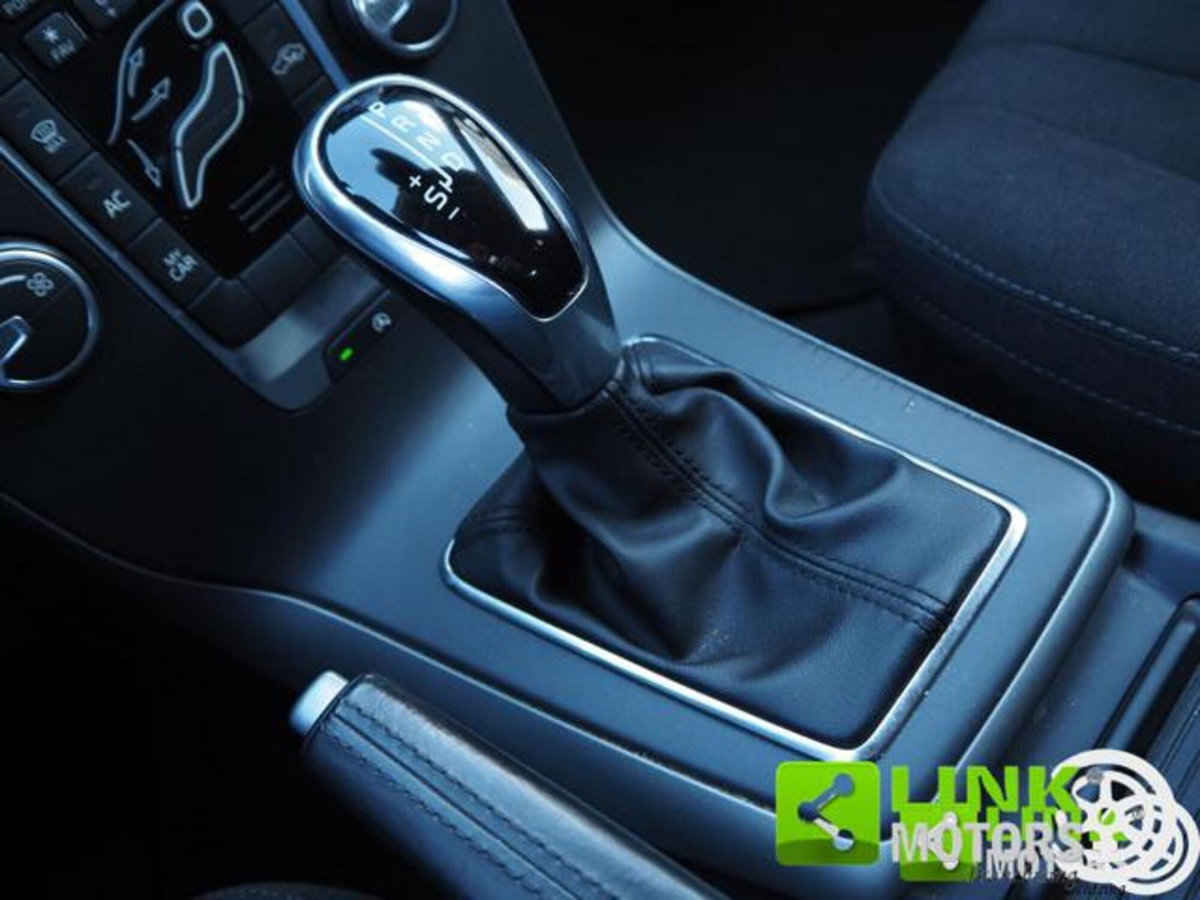 Volvo V40 D2 Geartronic Business (15)