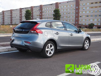 Volvo V40 D2 Geartronic Business (2)